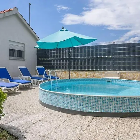 New With Pool And Jacuzzi Only For Apartment Kastela