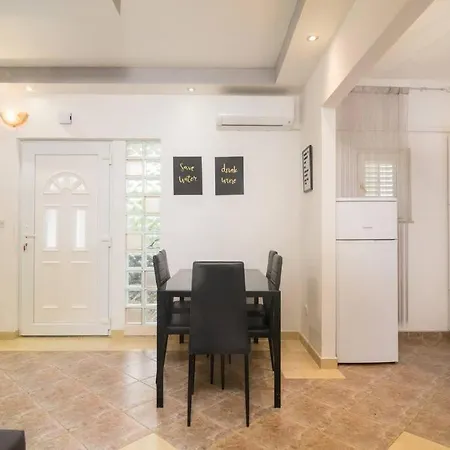 New With Pool And Jacuzzi Only For Apartment