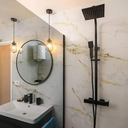 New With Pool And Jacuzzi Only For Apartment