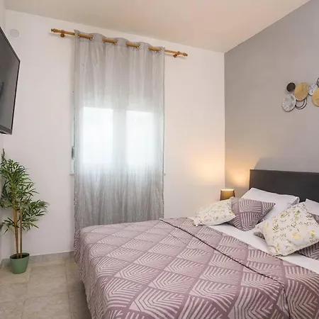 New With Pool And Jacuzzi Only For * Kastela