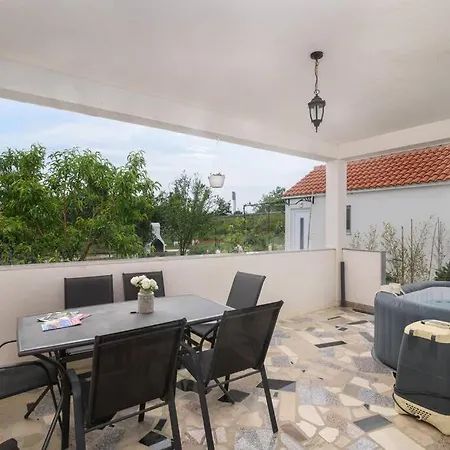 Appartement New With Pool And Jacuzzi Only For